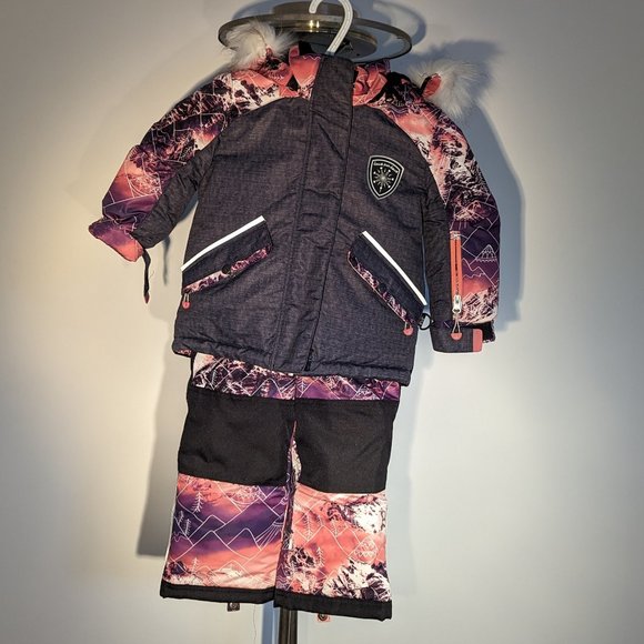 Adorable Two-Piece Snowsuit - Mountain Print in Pink and Purple - Size 2 - Picture 1 of 8